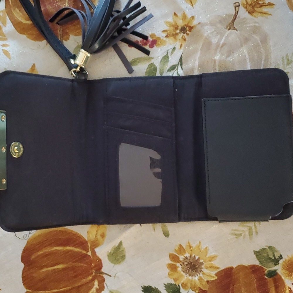 Guess Wallet - Picture 3 of 6
